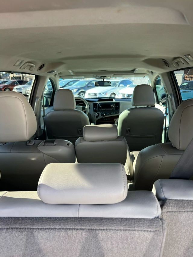2013 TOYOTA SIENNA XLE MINIVAN 4D