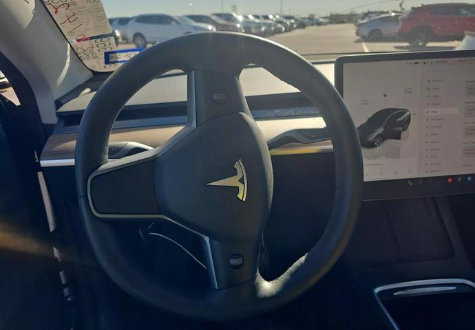 2023 Tesla Model Y Base photo 5