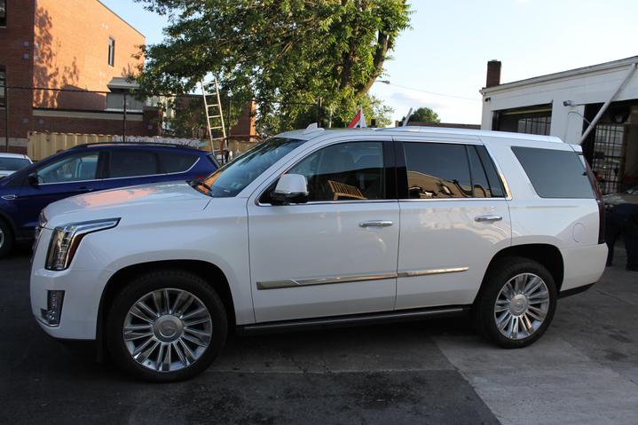 2016 Cadillac Escalade Platinum photo 3