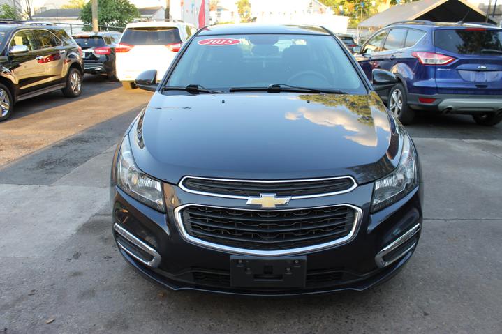 2015 Chevrolet Cruze 1LT photo 2