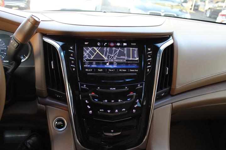 2016 Cadillac Escalade Platinum photo 19