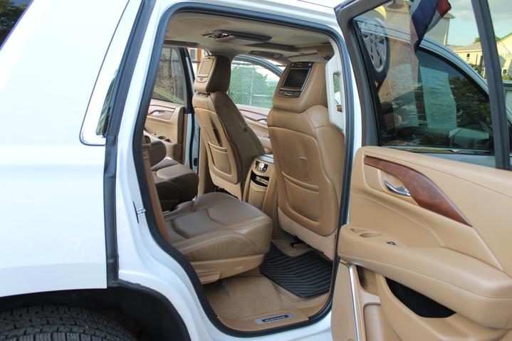 2016 Cadillac Escalade Platinum photo 12