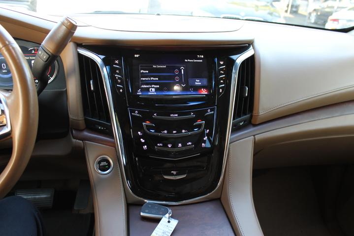 2016 Cadillac Escalade Platinum photo 17