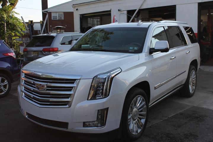 2016 Cadillac Escalade Platinum photo 2