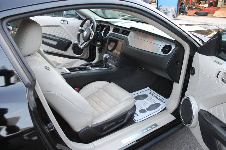 Image 9 of 2011 FORD MUSTANG
