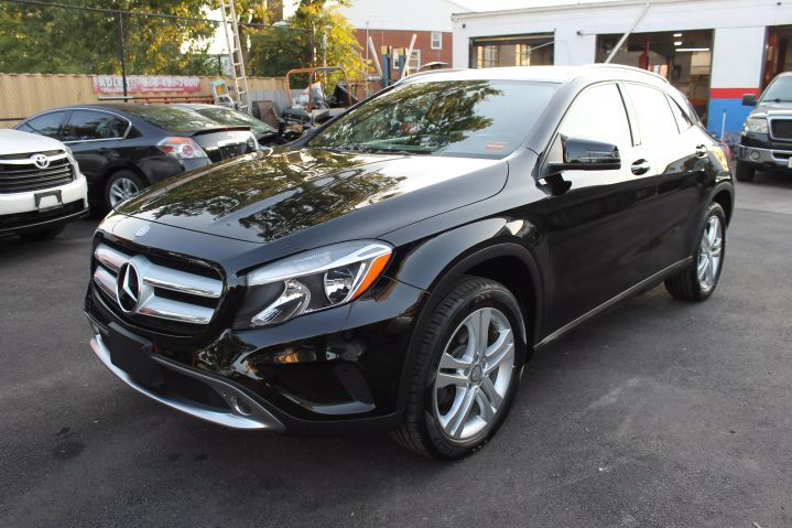 Image 2 of 2017 MERCEDES-BENZ GLA