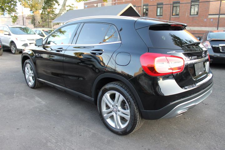 Image 4 of 2017 MERCEDES-BENZ GLA
