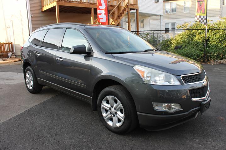 2012 Chevrolet Traverse LS photo 2