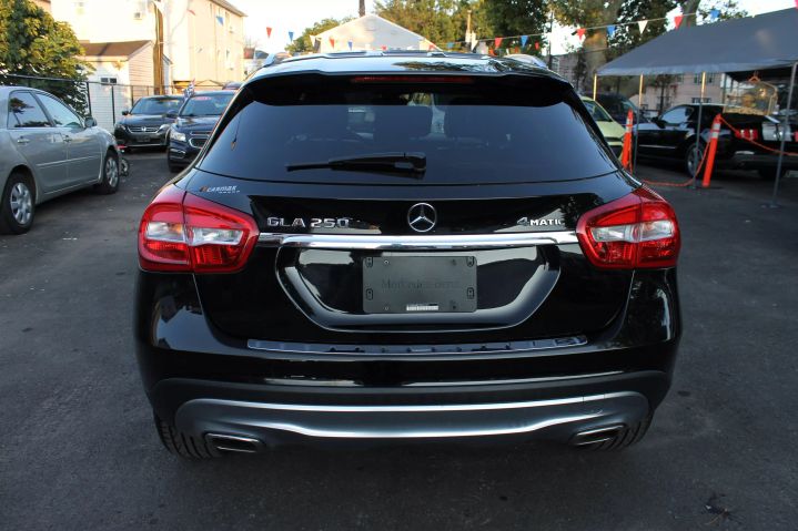 Image 5 of 2017 MERCEDES-BENZ GLA