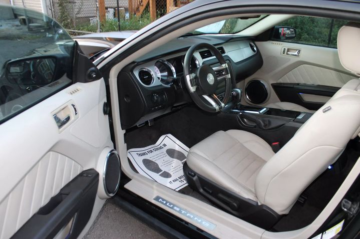 Image 10 of 2011 FORD MUSTANG