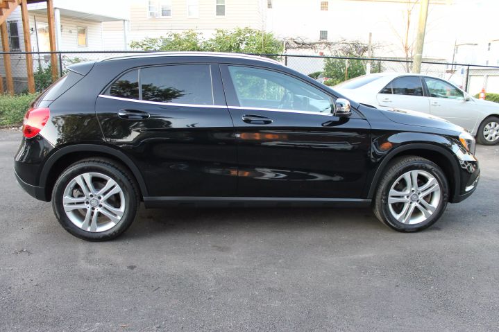 Image 7 of 2017 MERCEDES-BENZ GLA