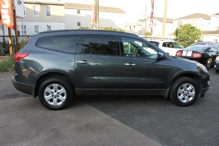 2012 Chevrolet Traverse LS photo 4