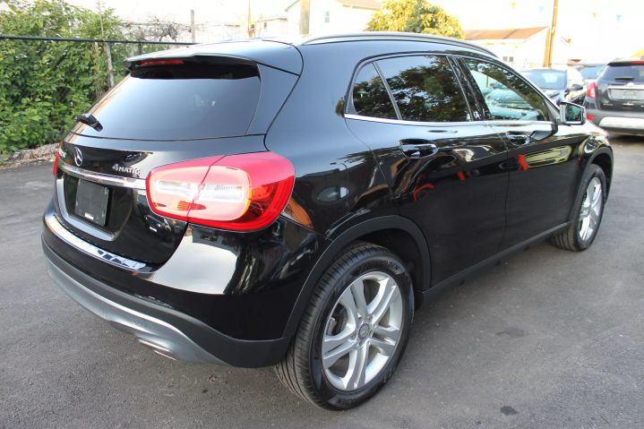 Image 6 of 2017 MERCEDES-BENZ GLA