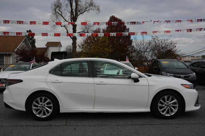 2021 Toyota Camry LE photo 8