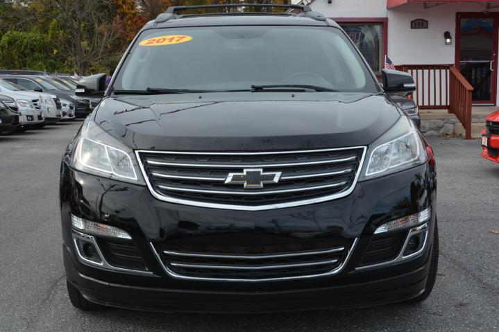 2017 Chevrolet Traverse 2LT photo 2