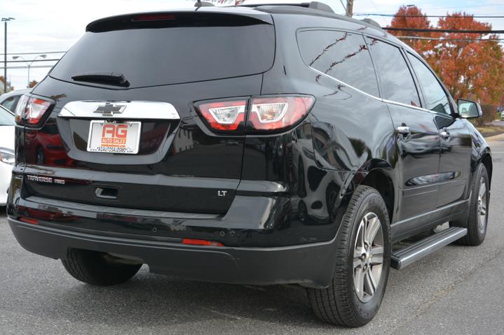 2017 Chevrolet Traverse 2LT photo 8