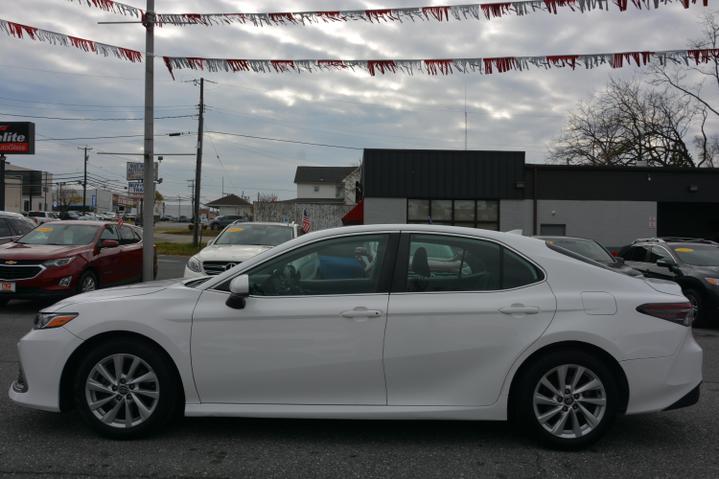 2021 Toyota Camry LE photo 4