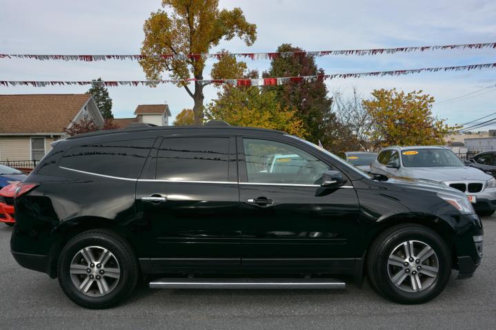 2017 Chevrolet Traverse 2LT photo 5