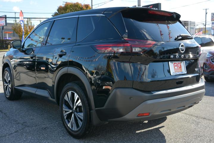 2021 Nissan Rogue SV photo 5