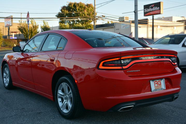 2022 Dodge Charger SXT photo 5