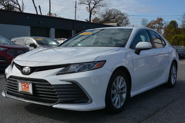 2021 Toyota Camry LE photo 3