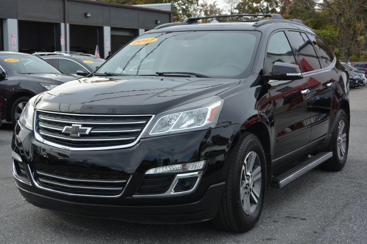 2017 Chevrolet Traverse 2LT photo 3