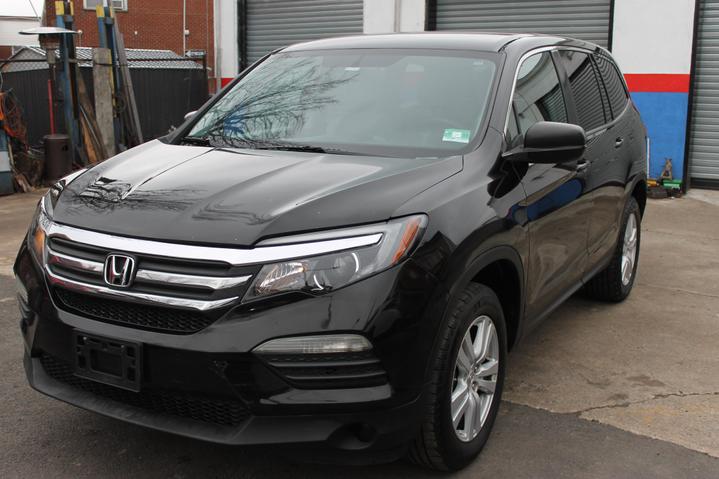 2016 Honda Pilot LX photo 2