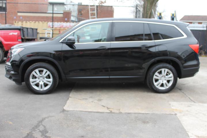 2016 Honda Pilot LX photo 3