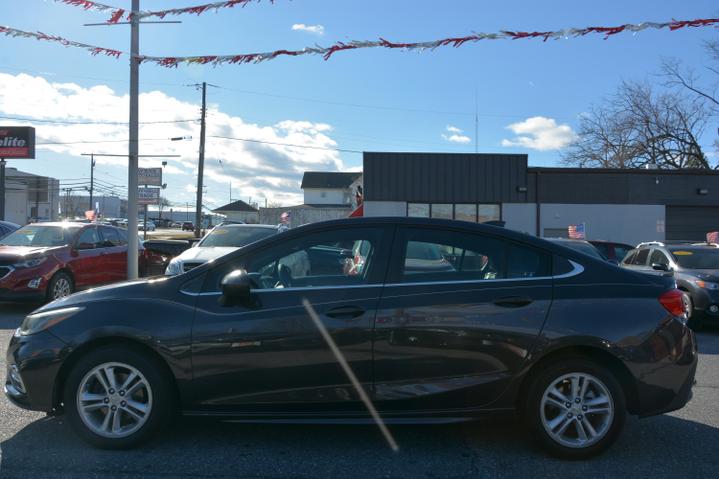 2017 Chevrolet Cruze LT photo 4