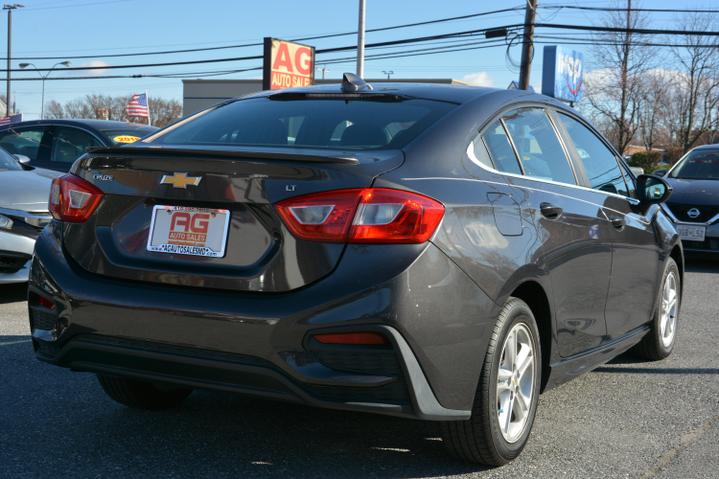 2017 Chevrolet Cruze LT photo 7