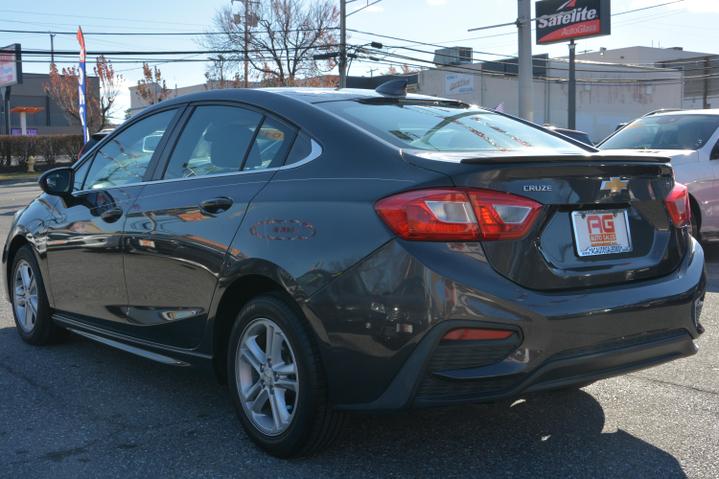 2017 Chevrolet Cruze LT photo 5