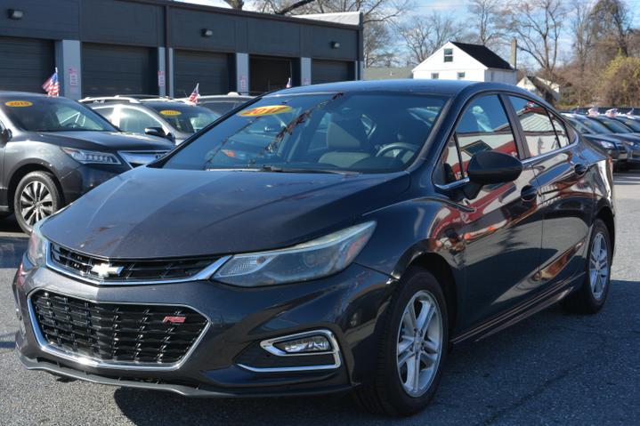 2017 Chevrolet Cruze LT photo 2