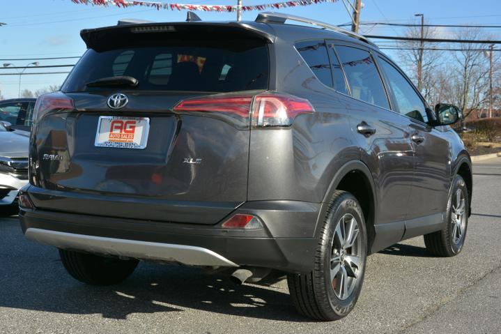 2016 Toyota RAV4 XLE photo 7