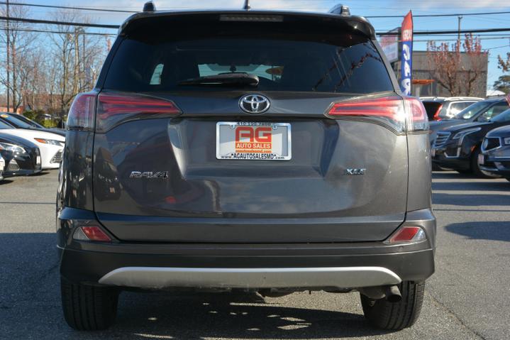 2016 Toyota RAV4 XLE photo 6