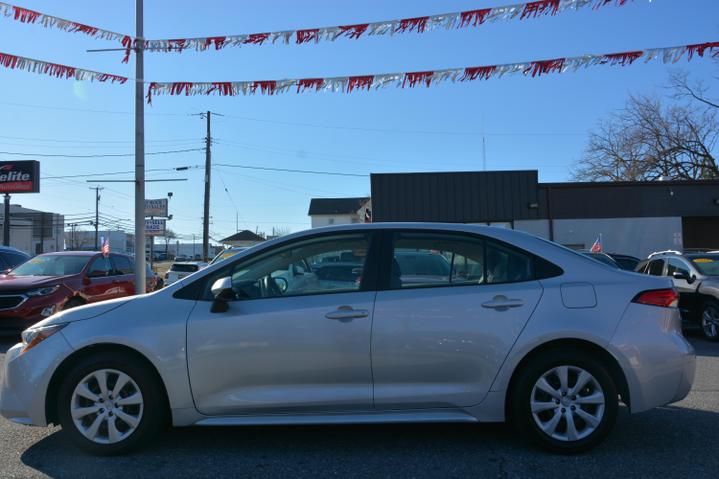 2021 Toyota Corolla LE photo 4