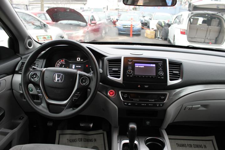 2016 Honda Pilot LX photo 16