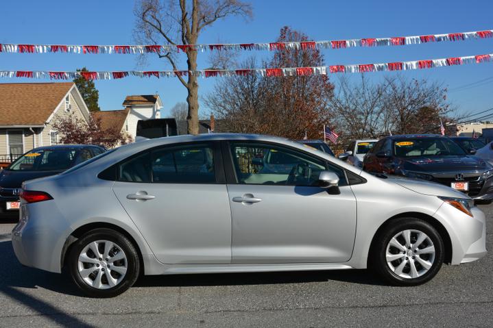 2021 Toyota Corolla LE photo 8