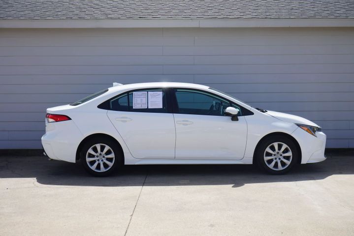 Used 2021 Toyota Corolla LE with VIN 5YFEPMAE2MP262407 for sale in Garland, TX