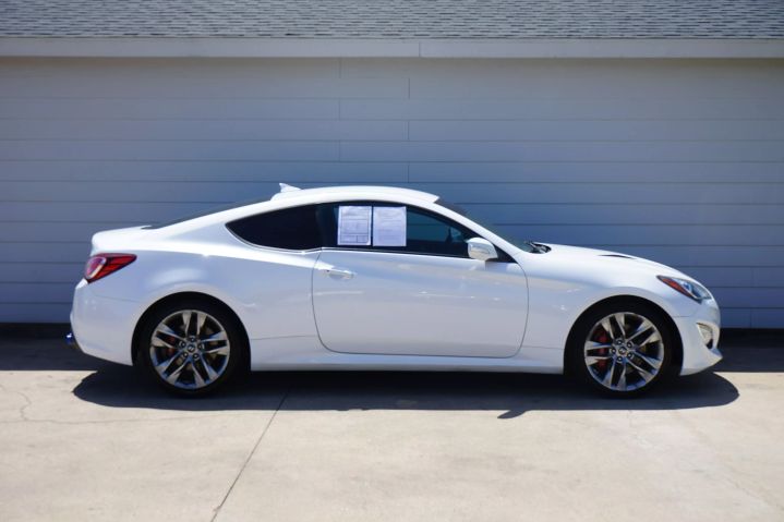 Used 2015 Hyundai Genesis Coupe R-Spec with VIN KMHHU6KJ2FU125174 for sale in Garland, TX