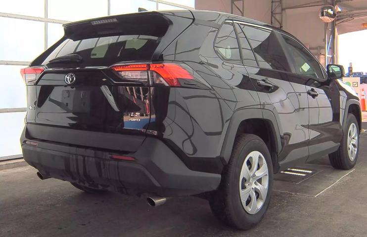 2024 Toyota RAV4 LE photo 3