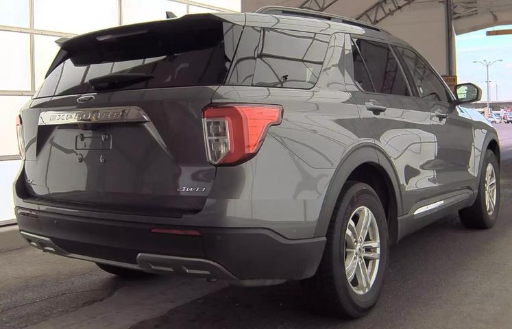 2023 Ford Explorer XLT photo 2