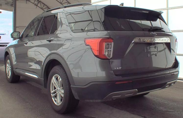 2023 Ford Explorer XLT photo 3