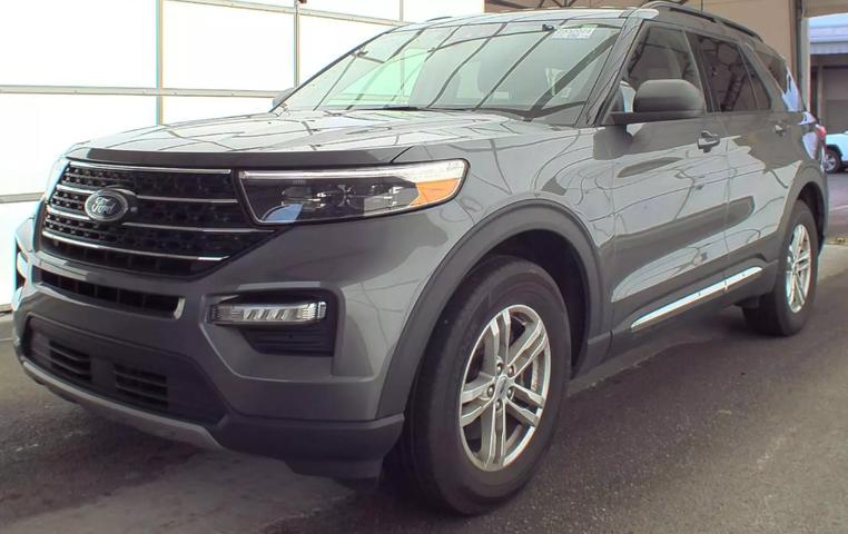 Ford Explorer's photo