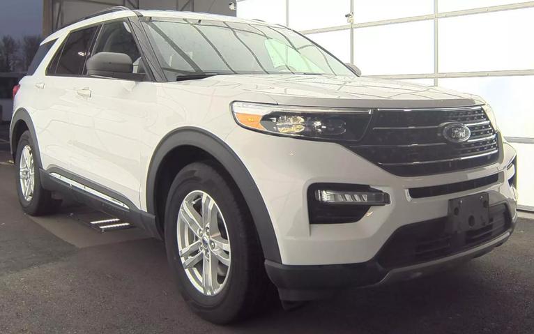 Ford Explorer's photo