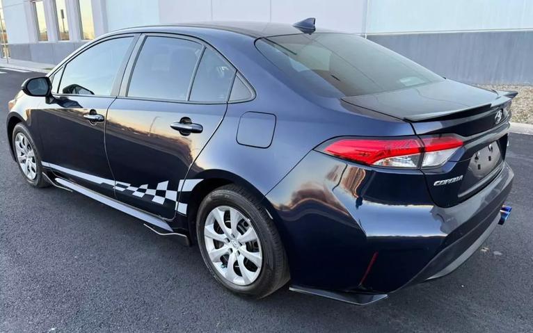 2021 Toyota Corolla LE photo 3