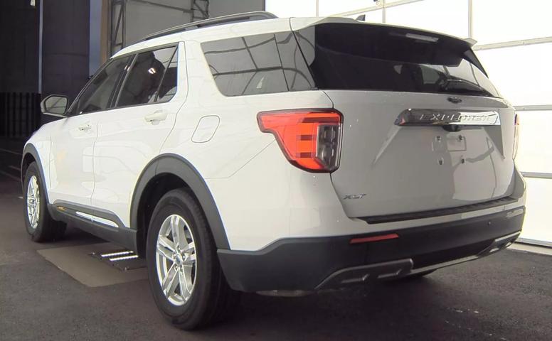 2022 Ford Explorer XLT photo 3