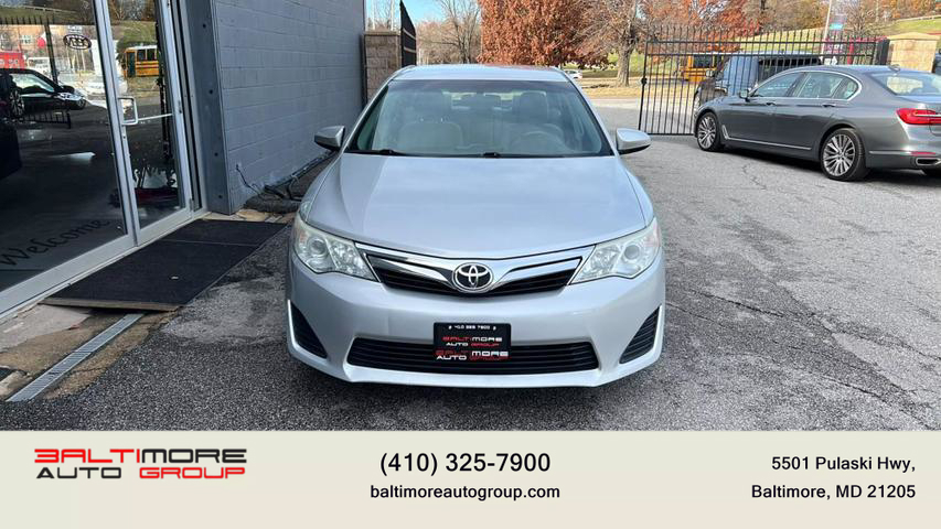 2014 Toyota Camry LE photo 2