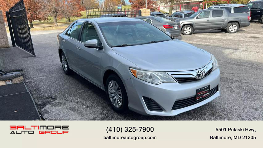 2014 Toyota Camry LE photo 3