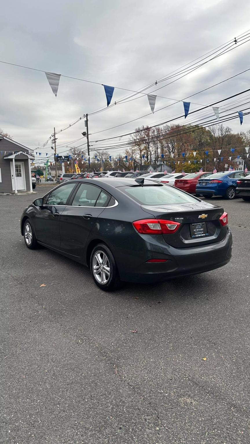 2017 Chevrolet Cruze LT photo 5