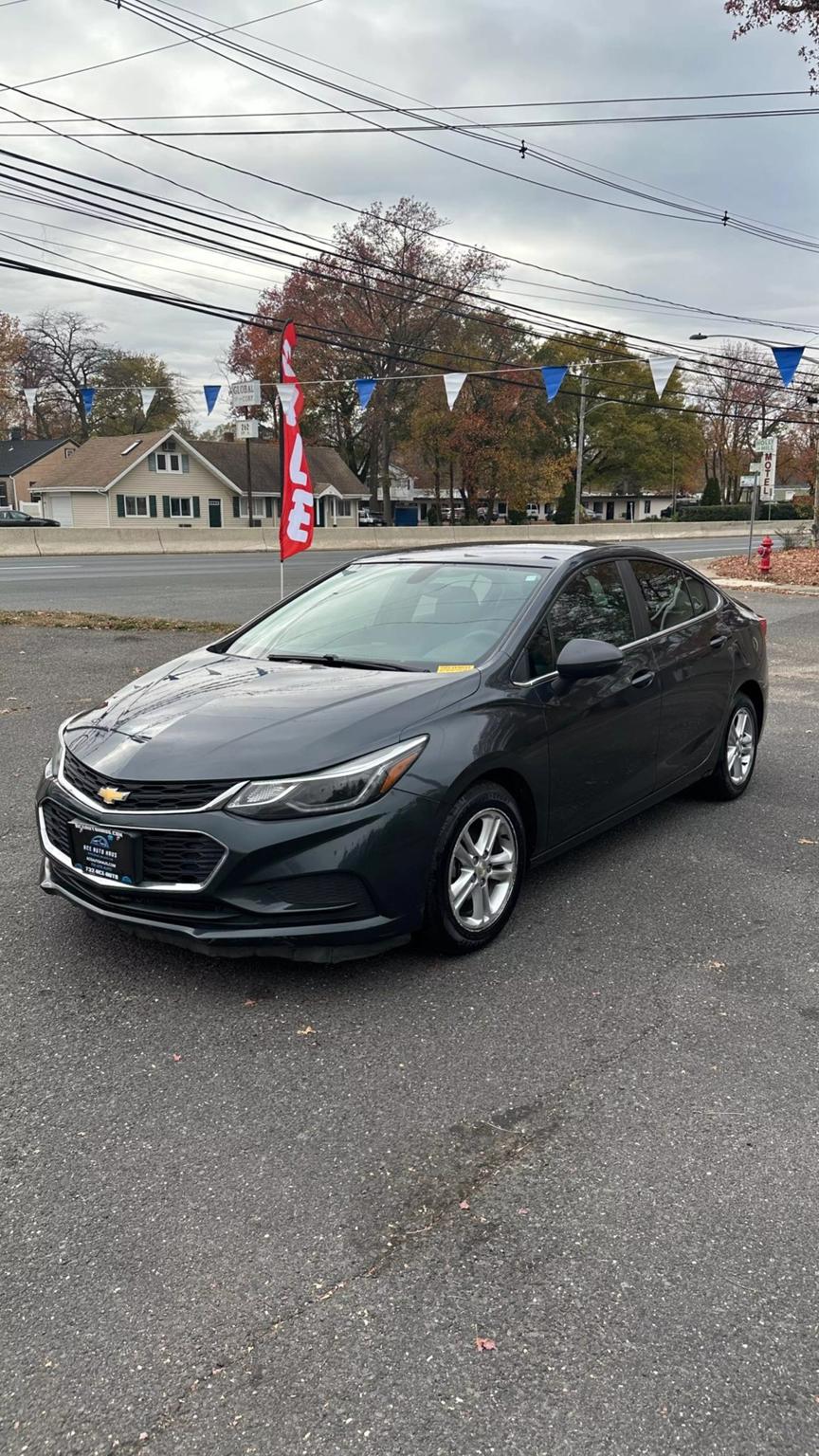 2017 Chevrolet Cruze LT photo 3